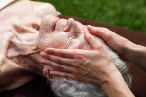 Masaje geriátrico en Lima Adulto Mayor - Shiatsu Imoa